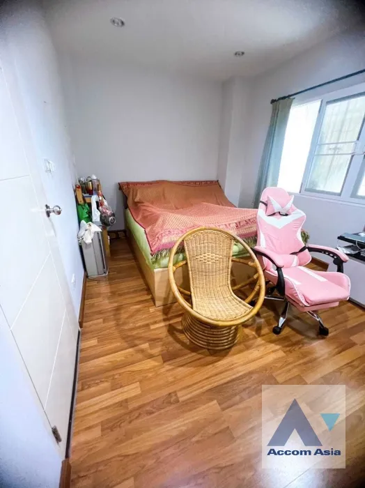unit 3 Bedrooms  House For Sale in Pattanakarn, Bangkok  near ARL Hua Mak (AA36395)