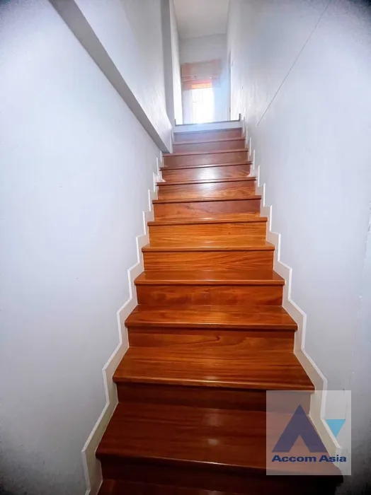 unit 3 Bedrooms  House For Sale in Pattanakarn, Bangkok  near ARL Hua Mak (AA36395)