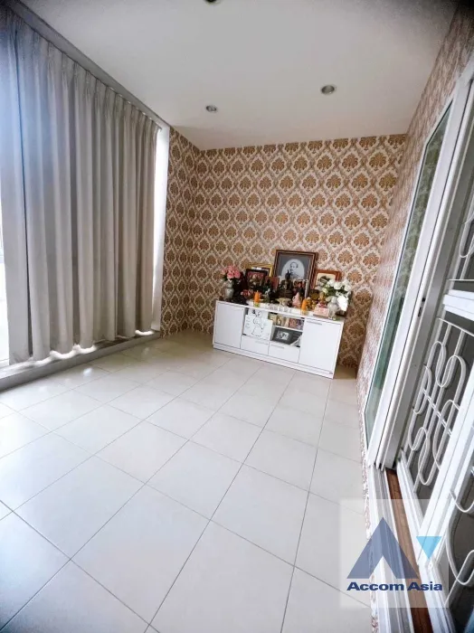 unit 3 Bedrooms  House For Sale in Pattanakarn, Bangkok  near ARL Hua Mak (AA36395)