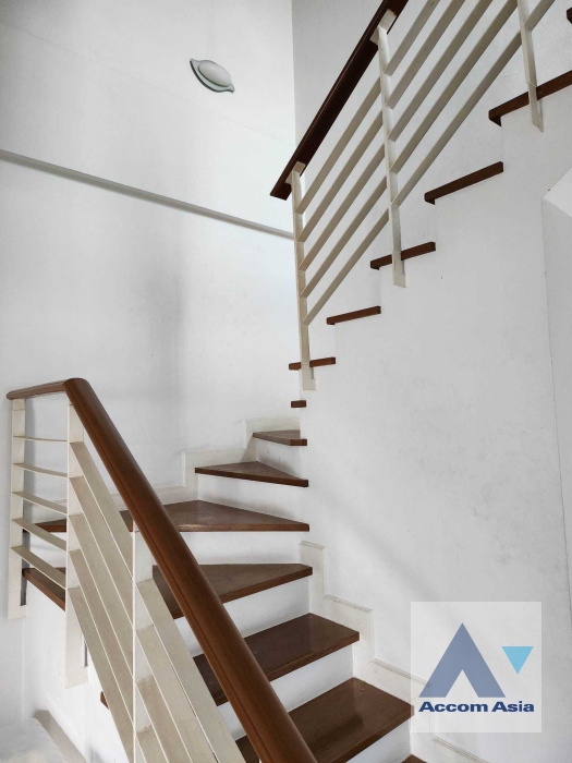 6  3 br House For Sale in Pattanakarn ,Bangkok  at House AA36397