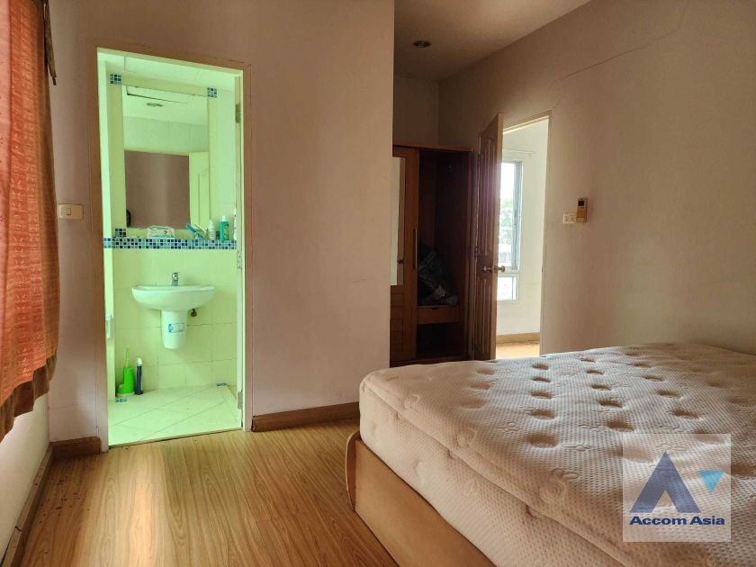 8  3 br House For Sale in Pattanakarn ,Bangkok  at House AA36397