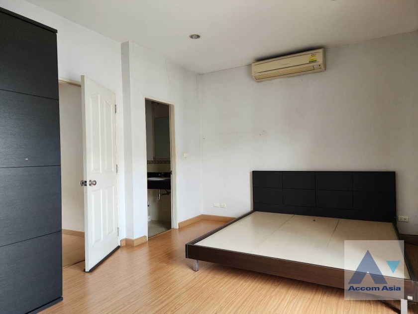 9  3 br House For Sale in Pattanakarn ,Bangkok  at House AA36397