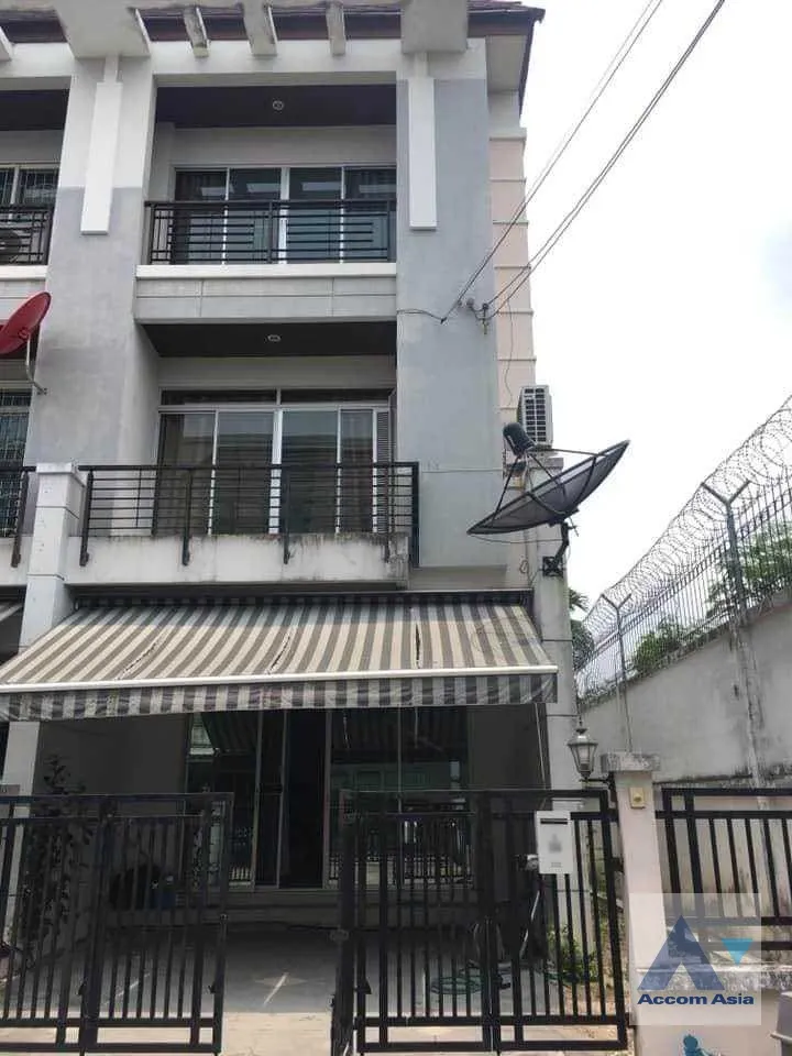unit 3 Bedrooms  House For Sale in Pattanakarn, Bangkok  (AA36397)