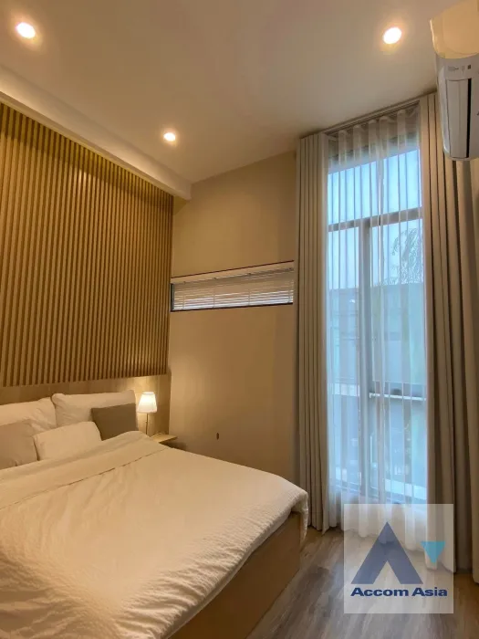 unit 2 Bedrooms  Townhouse For Rent in Petchkasem, Bangkok  near ARL Ban Thap Chang (AA36406)