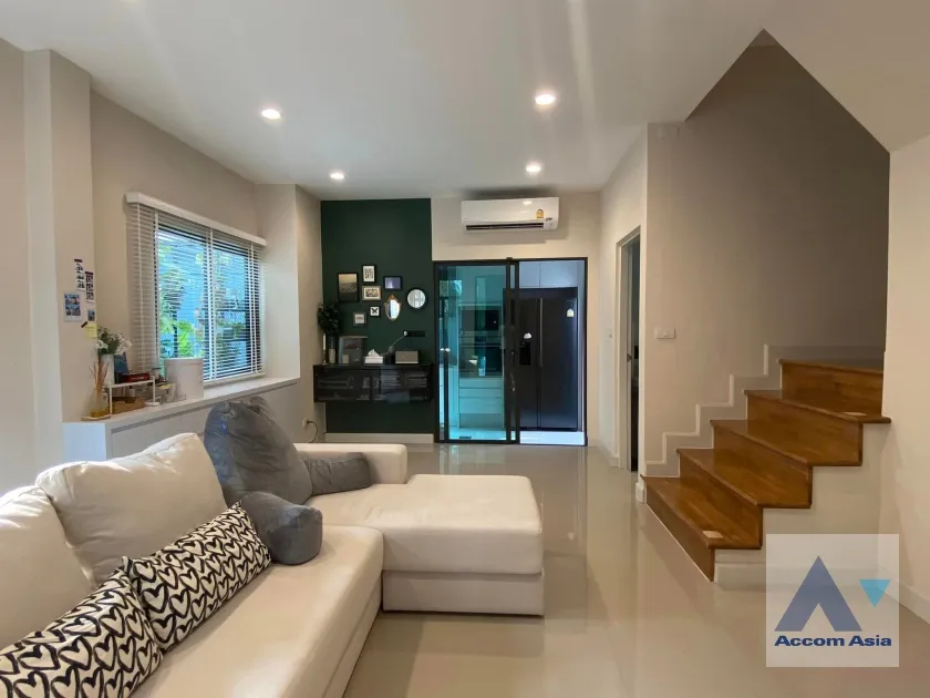 unit 2 Bedrooms  Townhouse For Rent in Petchkasem, Bangkok  near ARL Ban Thap Chang (AA36406)