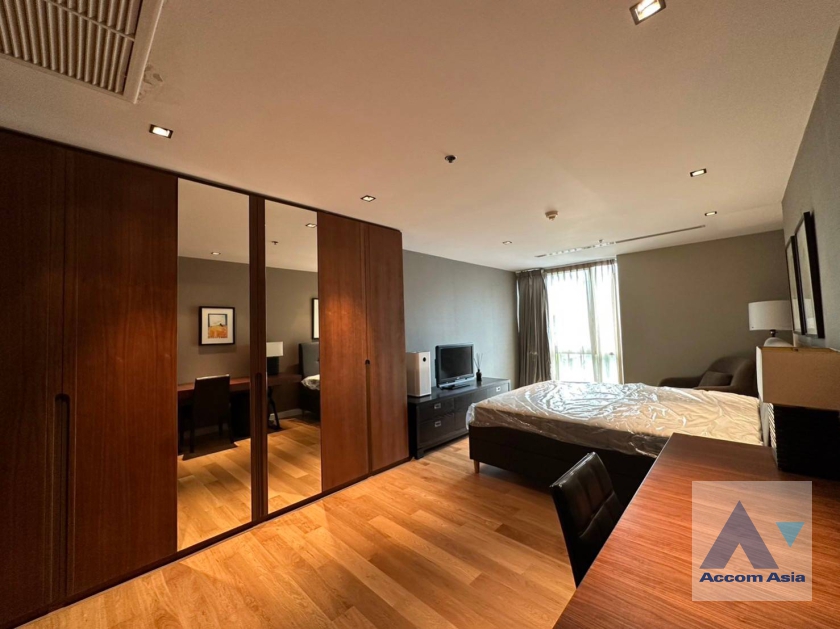 8  2 br Condominium for rent and sale in Silom ,Bangkok MRT Silom - BTS Sala Daeng at The Legend Saladaeng AA36440