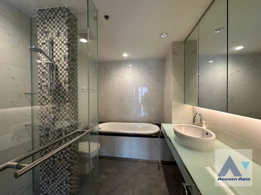 11  2 br Condominium for rent and sale in Silom ,Bangkok MRT Silom - BTS Sala Daeng at The Legend Saladaeng AA36440