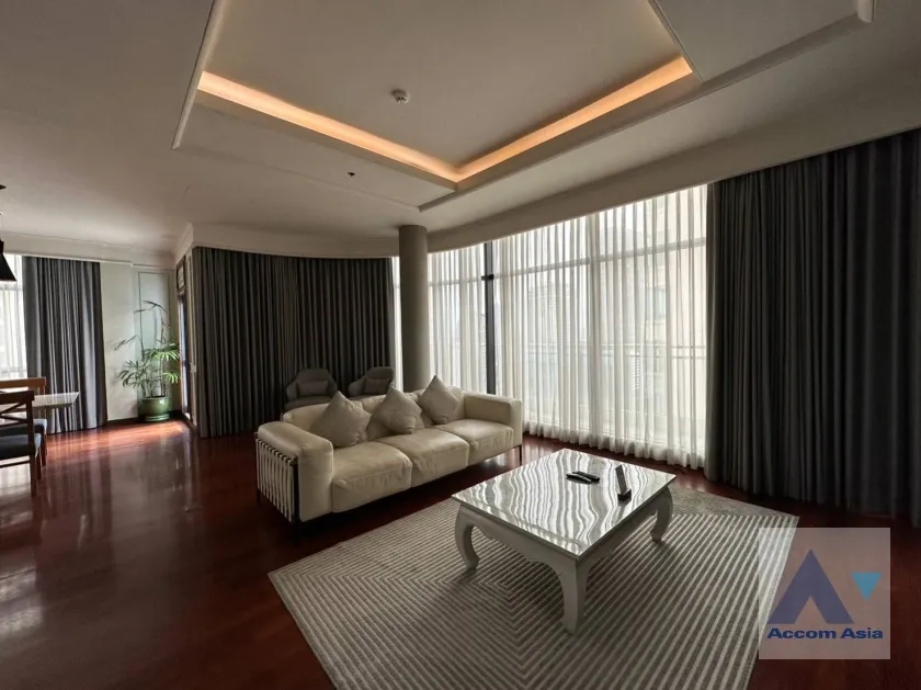 unit 3 Bedrooms  Apartment For Rent in Silom, Bangkok  near BTS Sala Daeng - MRT Silom (AA36441)