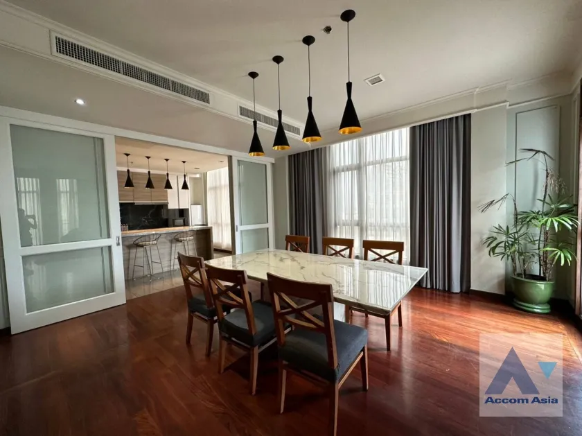 unit 3 Bedrooms  Apartment For Rent in Silom, Bangkok  near BTS Sala Daeng - MRT Silom (AA36441)