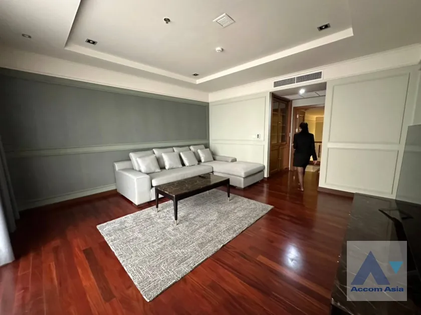 unit 3 Bedrooms  Apartment For Rent in Silom, Bangkok  near BTS Sala Daeng - MRT Silom (AA36441)