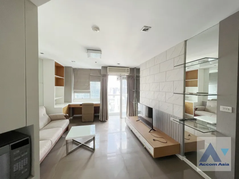 unit 1 Bedroom  Condominium For Sale in Silom, Bangkok  near BTS Chong Nonsi (AA36455)