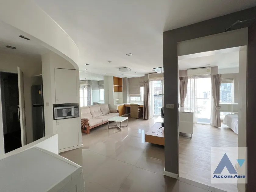 unit 1 Bedroom  Condominium For Sale in Silom, Bangkok  near BTS Chong Nonsi (AA36455)
