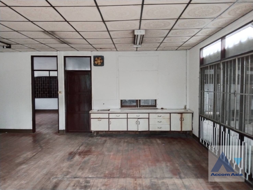 10  House for rent and sale in Sukhumvit ,Bangkok BTS Ekkamai AA36473