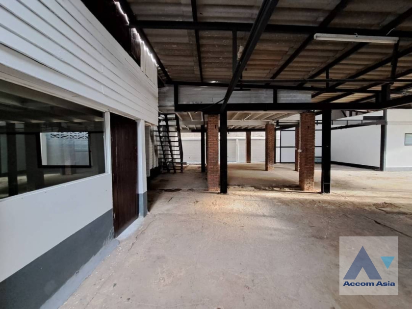 4  House for rent and sale in Sukhumvit ,Bangkok BTS Ekkamai AA36473