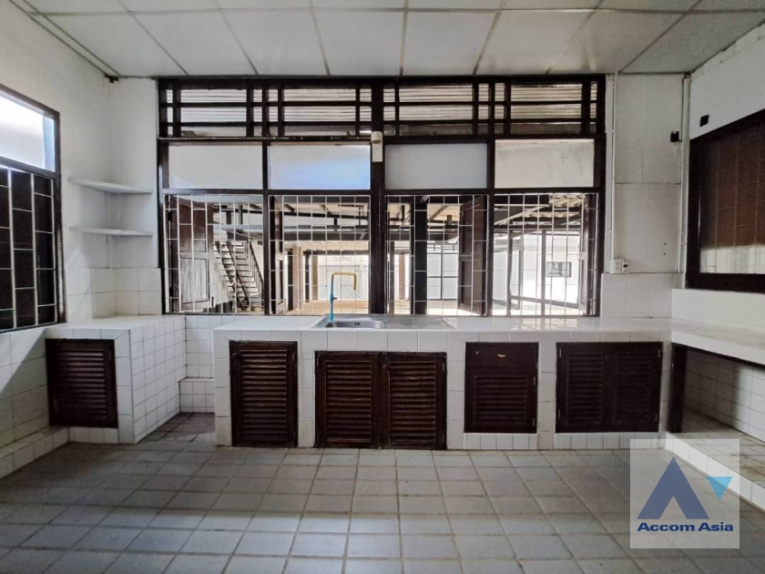 19  House for rent and sale in Sukhumvit ,Bangkok BTS Ekkamai AA36473