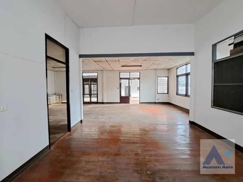 7  House for rent and sale in Sukhumvit ,Bangkok BTS Ekkamai AA36473