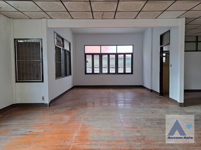 11  House for rent and sale in Sukhumvit ,Bangkok BTS Ekkamai AA36473