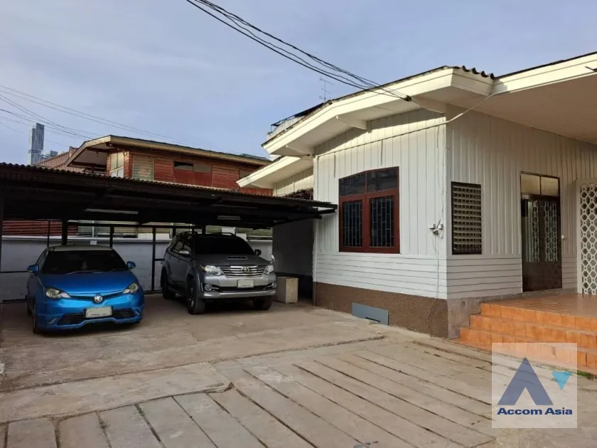 20  House for rent and sale in Sukhumvit ,Bangkok BTS Ekkamai AA36473