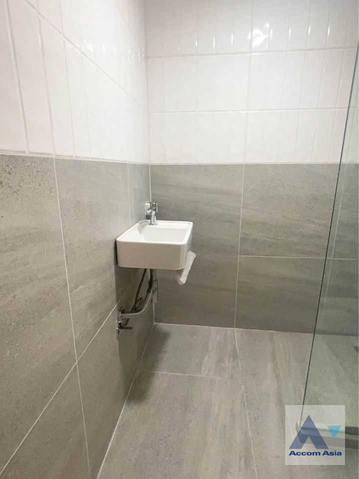 5  Building For Rent in Sathorn ,Bangkok BTS Saint Louis AA36496