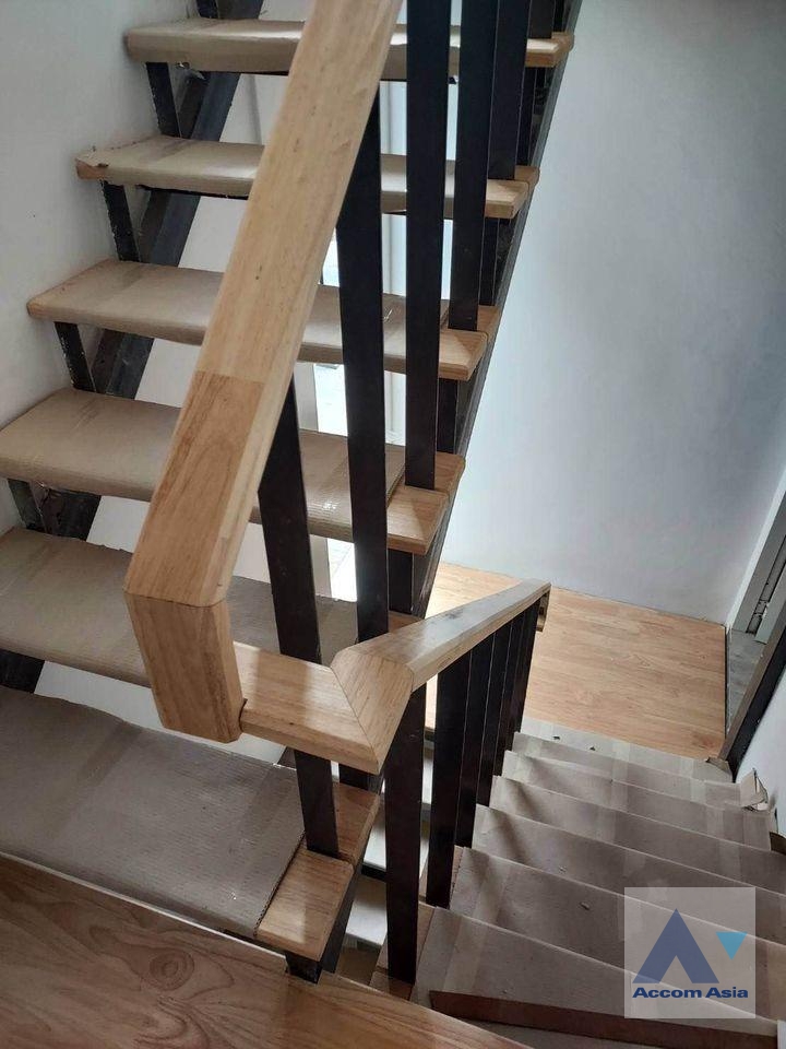  1  Building For Rent in Sathorn ,Bangkok BTS Saint Louis AA36496