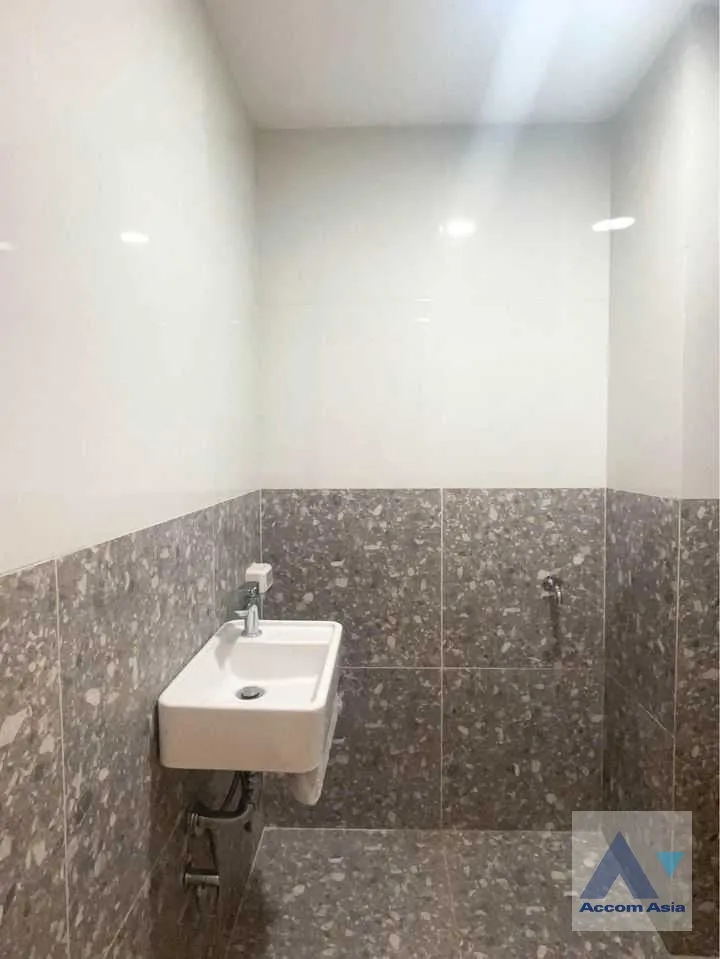 7  Building For Rent in Sathorn ,Bangkok BTS Saint Louis AA36496
