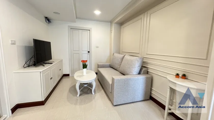  1  1 br Apartment For Rent in Sukhumvit ,Bangkok BTS Phrom Phong at Low-rise apartment, Walk 400m to BTS AA36511