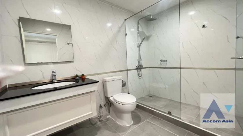 5  1 br Apartment For Rent in Sukhumvit ,Bangkok BTS Phrom Phong at Low-rise apartment, Walk 400m to BTS AA36511