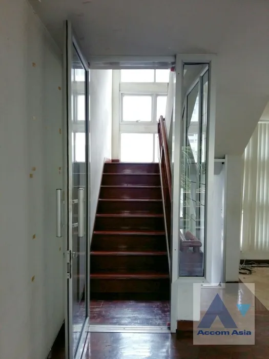 unit 5 Bedrooms  House For Rent in Lat Phrao, Bangkok  near MRT Phahon Yothin (AA36512)