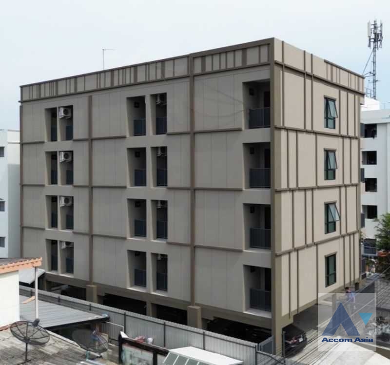  1  Building For Sale in Phaholyothin ,Bangkok MRT Sutthisan AA36516