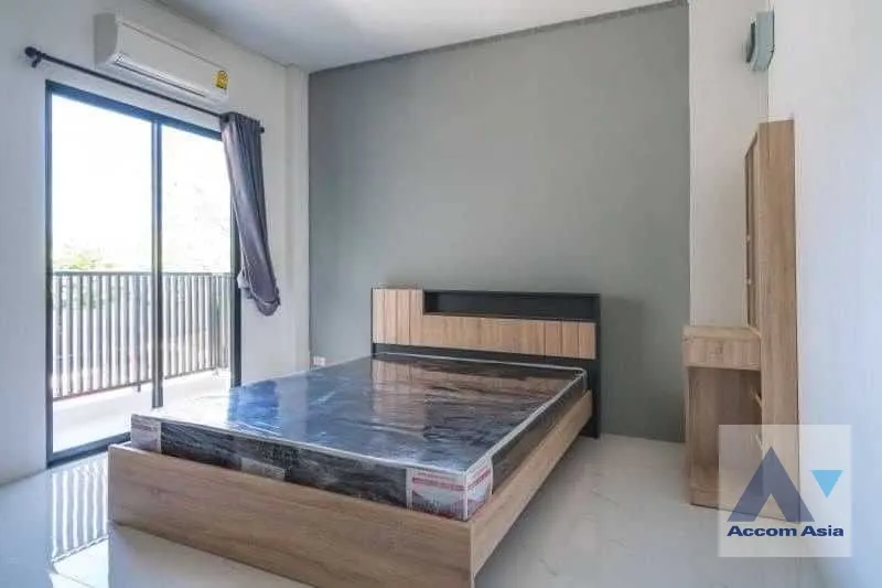 5  Building For Sale in Phaholyothin ,Bangkok MRT Sutthisan AA36516