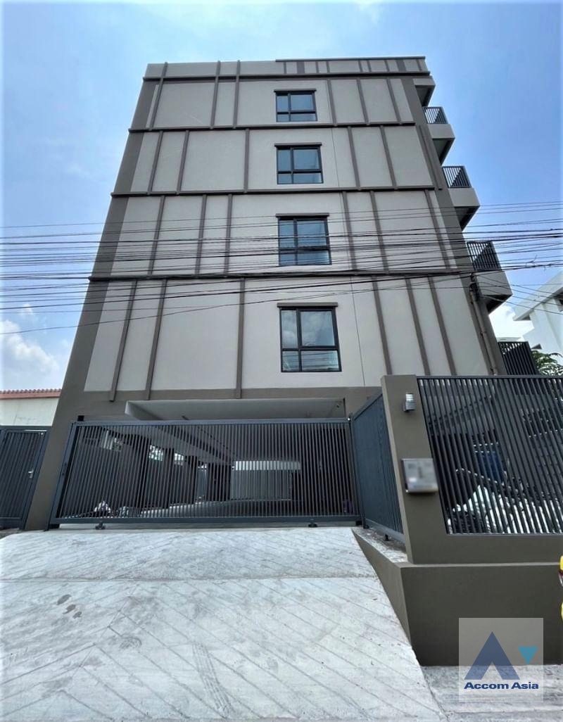  2  Building For Sale in Phaholyothin ,Bangkok MRT Sutthisan AA36516