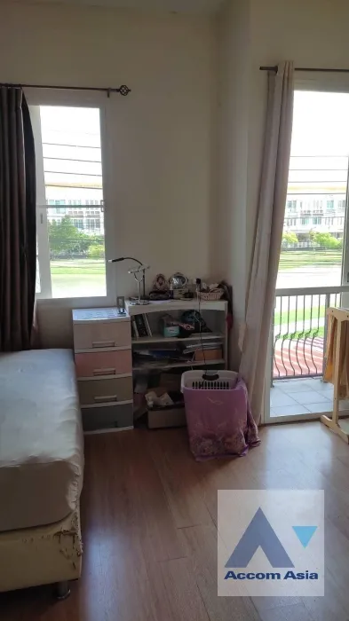 unit 4 Bedrooms  Townhouse For Sale in Pattanakarn, Bangkok  near ARL Ban Thap Chang (AA36529)