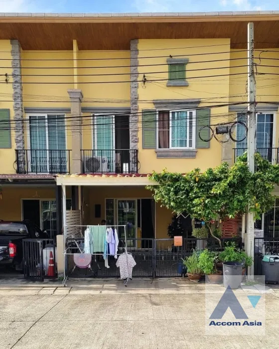 unit 4 Bedrooms  Townhouse For Sale in Pattanakarn, Bangkok  near ARL Ban Thap Chang (AA36529)