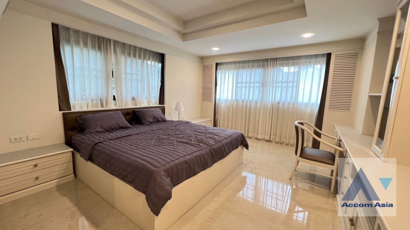 5  3 br Apartment For Rent in Sukhumvit ,Bangkok BTS Phrom Phong at Low-rise apartment, Walk 400m to BTS AA36534