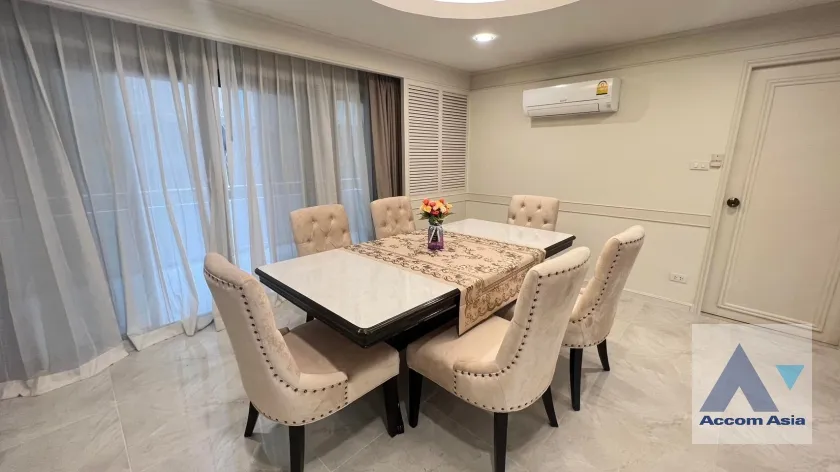  1  3 br Apartment For Rent in Sukhumvit ,Bangkok BTS Phrom Phong at Low-rise apartment, Walk 400m to BTS AA36534