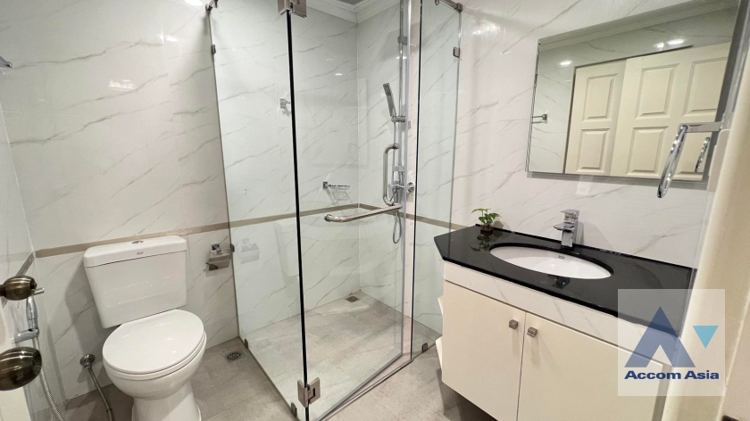 8  3 br Apartment For Rent in Sukhumvit ,Bangkok BTS Phrom Phong at Low-rise apartment, Walk 400m to BTS AA36534