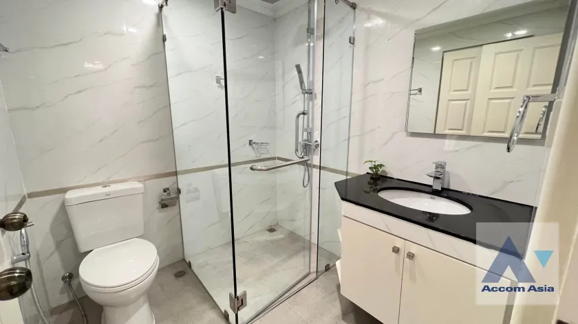 8  3 br Apartment For Rent in Sukhumvit ,Bangkok BTS Phrom Phong at Low-rise apartment, Walk 400m to BTS AA36534