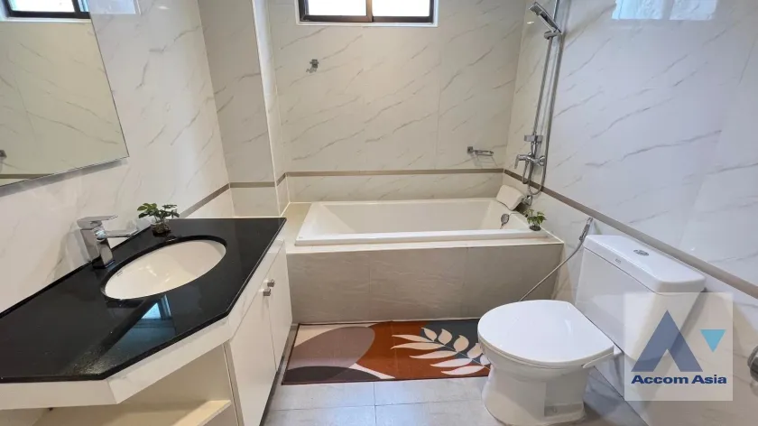 9  3 br Apartment For Rent in Sukhumvit ,Bangkok BTS Phrom Phong at Low-rise apartment, Walk 400m to BTS AA36534