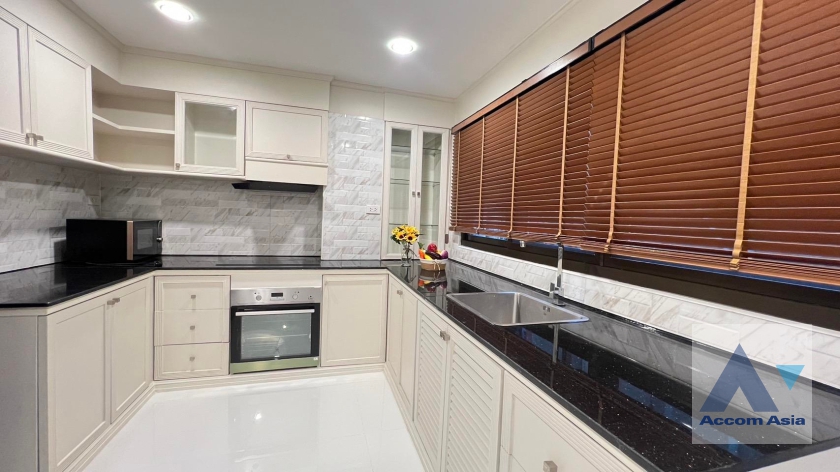 4  3 br Apartment For Rent in Sukhumvit ,Bangkok BTS Phrom Phong at Low-rise apartment, Walk 400m to BTS AA36534