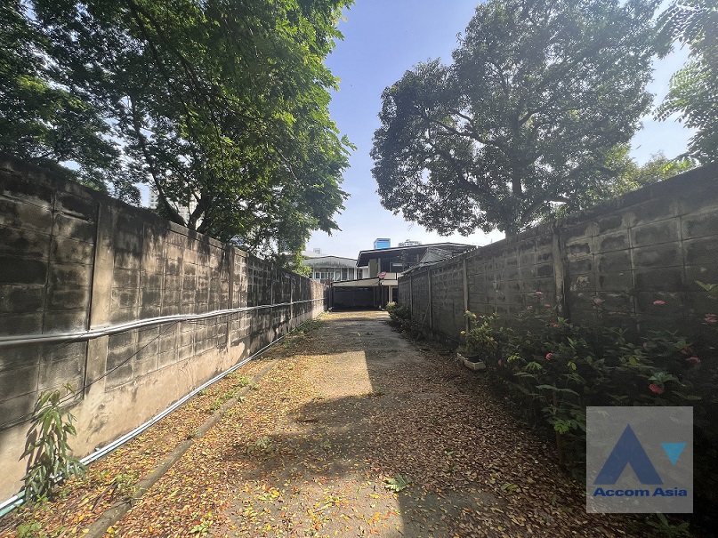 5  House For Rent in Sukhumvit ,Bangkok BTS Ekkamai AA36548