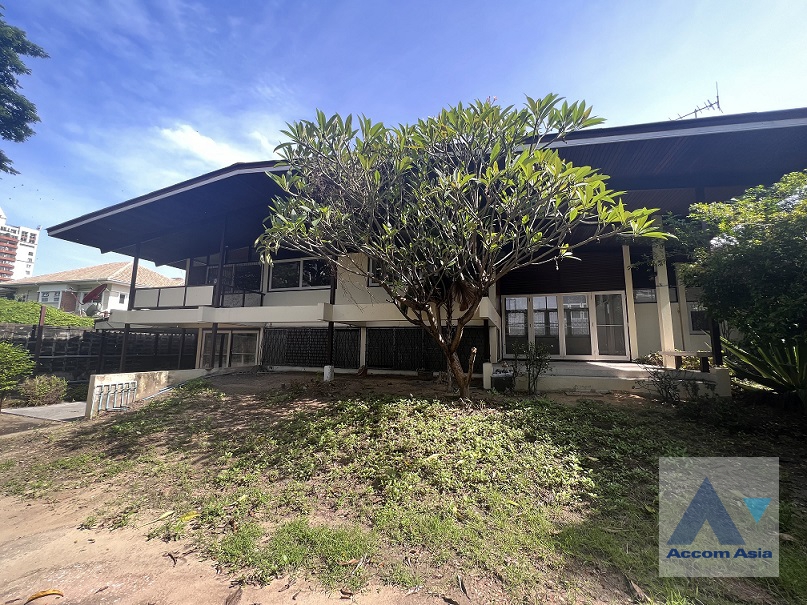  2  House For Rent in Sukhumvit ,Bangkok BTS Ekkamai AA36548