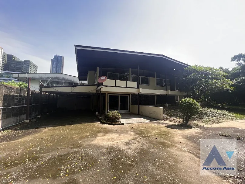 1  House For Rent in Sukhumvit ,Bangkok BTS Ekkamai AA36548