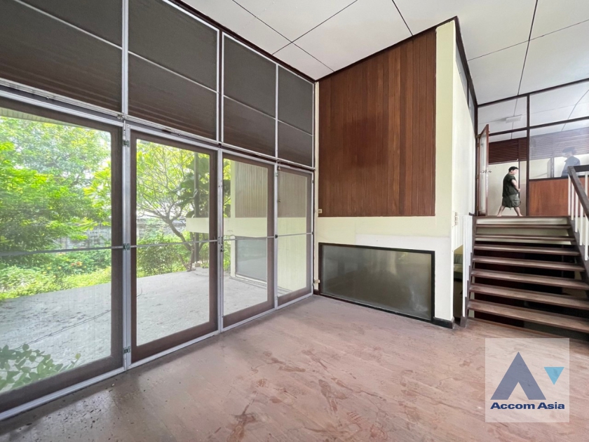 9  House For Rent in Sukhumvit ,Bangkok BTS Ekkamai AA36548