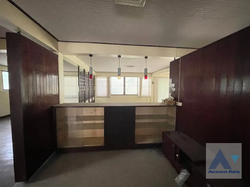 32  House For Rent in Sukhumvit ,Bangkok BTS Ekkamai AA36548