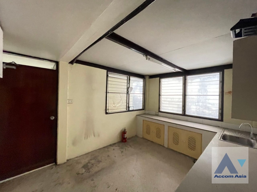 34  House For Rent in Sukhumvit ,Bangkok BTS Ekkamai AA36548