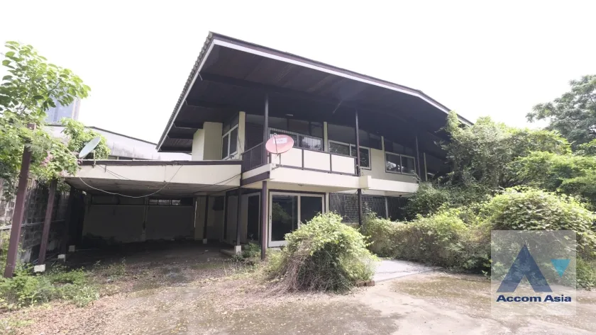  1  House For Rent in Sukhumvit ,Bangkok BTS Ekkamai AA36548