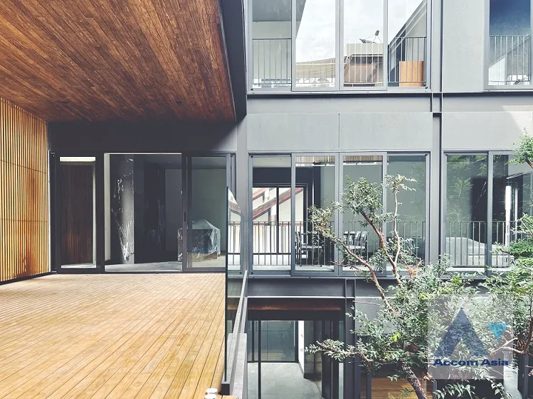 unitPrivate Swimming Pool, Pet friendly |  4 Bedrooms  House For Rent & Sale in Pattanakarn, Bangkok  near ARL Ramkhamhaeng (AA36555)