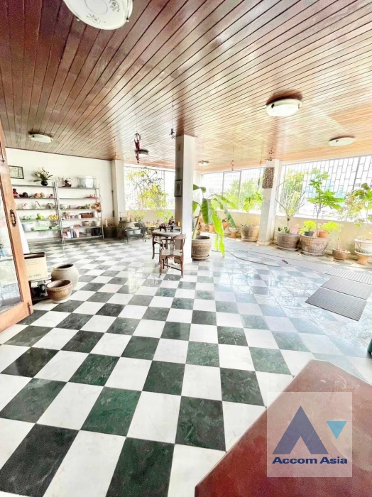 5  6 br Building For Sale in Charoen Nakhon ,Bangkok BTS Krung Thon Buri AA36566