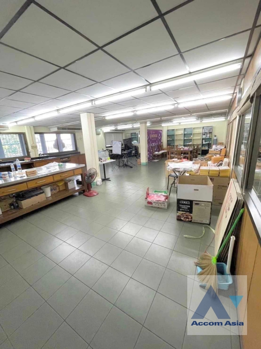 4  6 br Building For Sale in Charoen Nakhon ,Bangkok BTS Krung Thon Buri AA36566