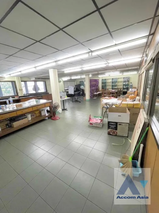 4  6 br Building For Sale in Charoen Nakhon ,Bangkok BTS Krung Thon Buri AA36566